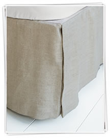 Maßgeschneiderte Bettvolants - aus Leinen und Baumwolle